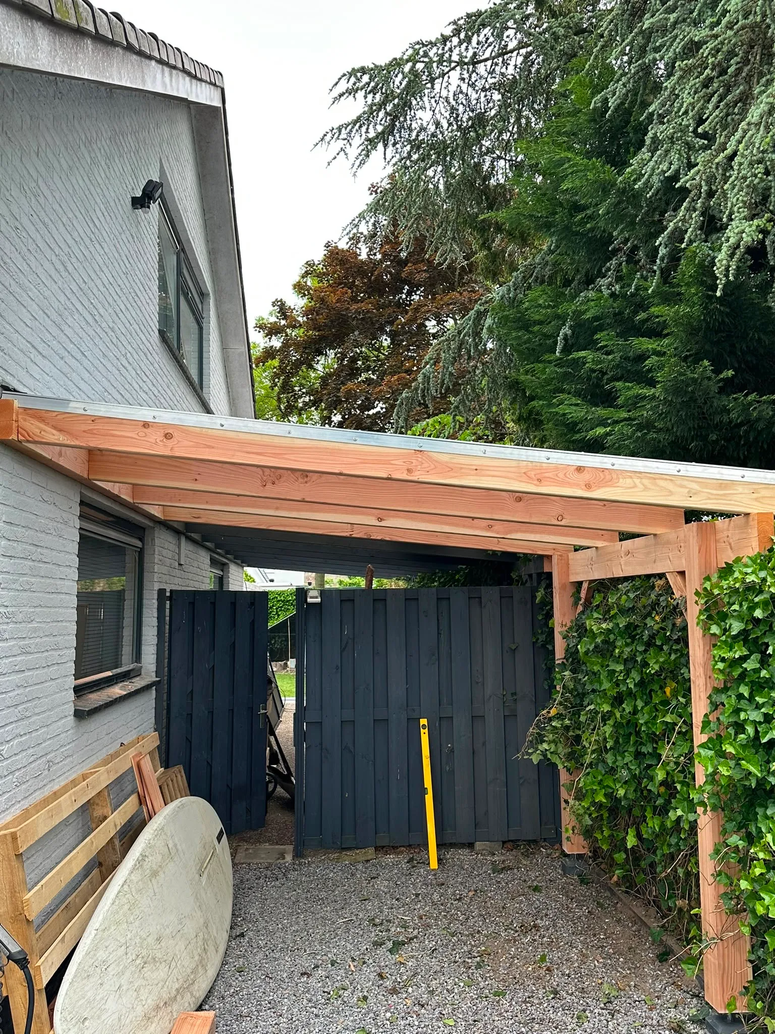 Renovatie houten overkapping carport — renovatie & constructiewerk door Homeservices in regio Voorne aan Zee